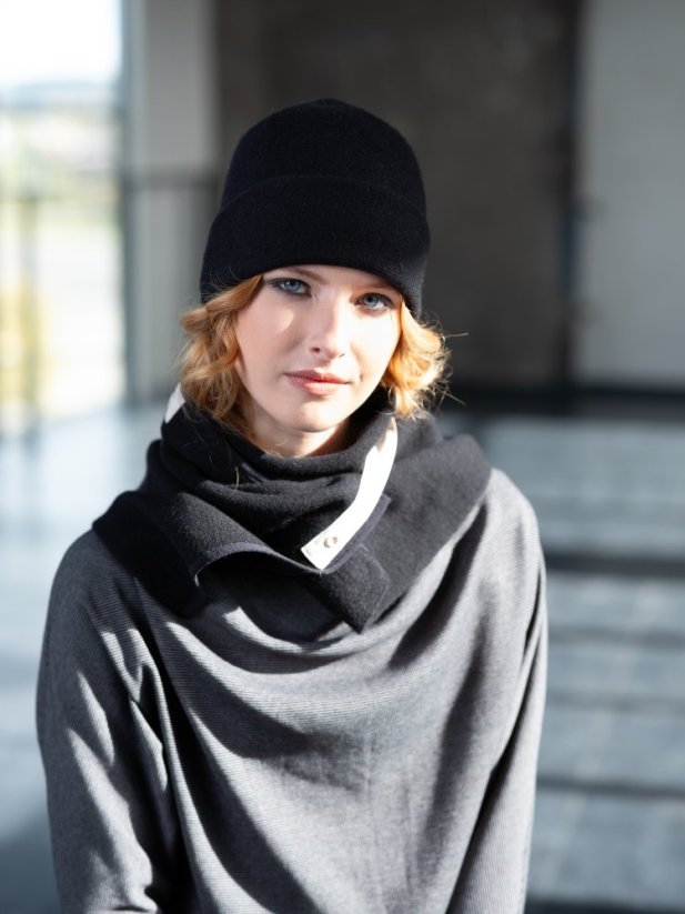 skarf OZI - Colour: Black direct, Ribbon: beige